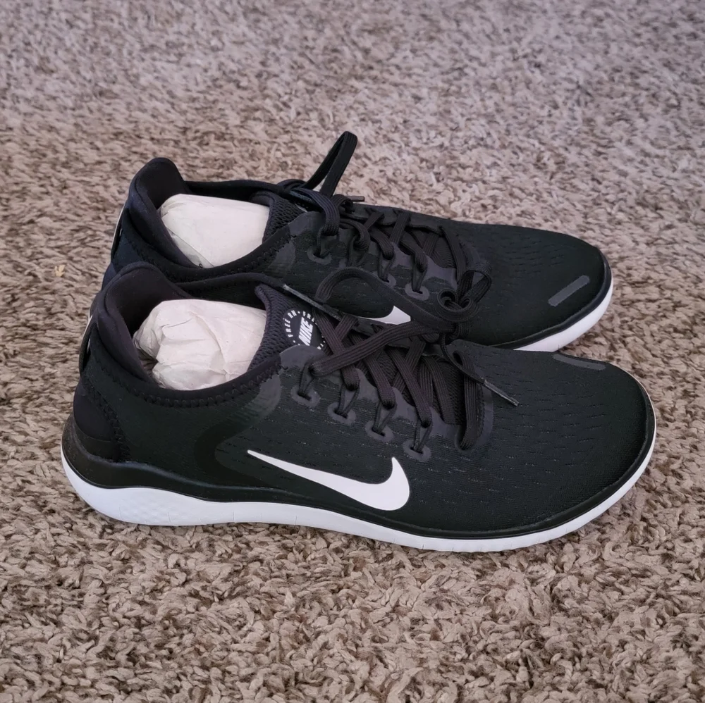 Nike - Picture 2 of 5